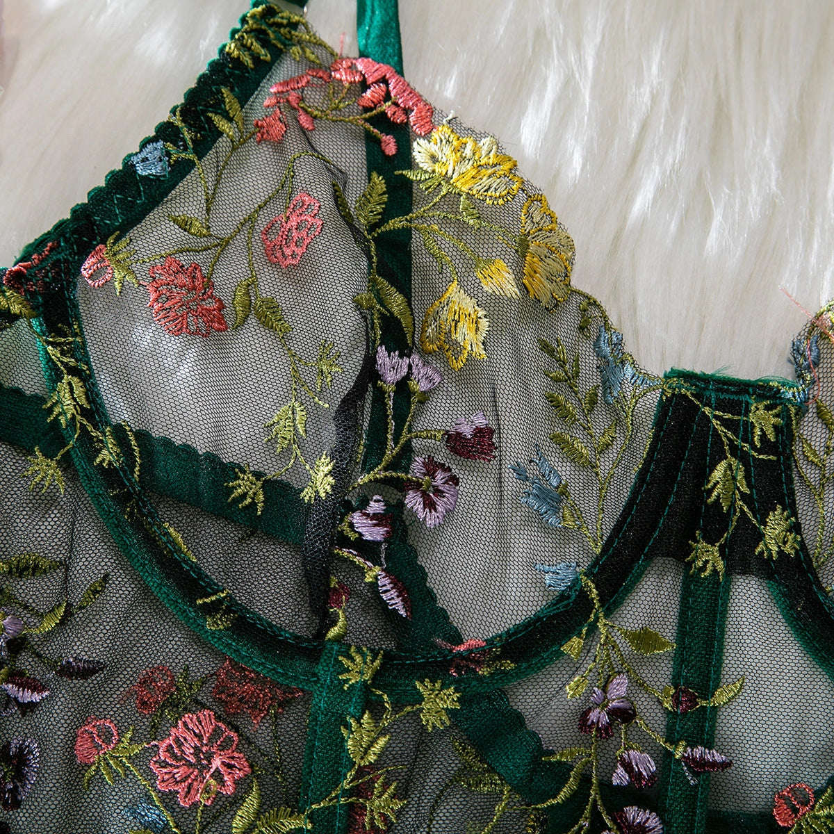 Conjunto de Tul Verde Bordado floral