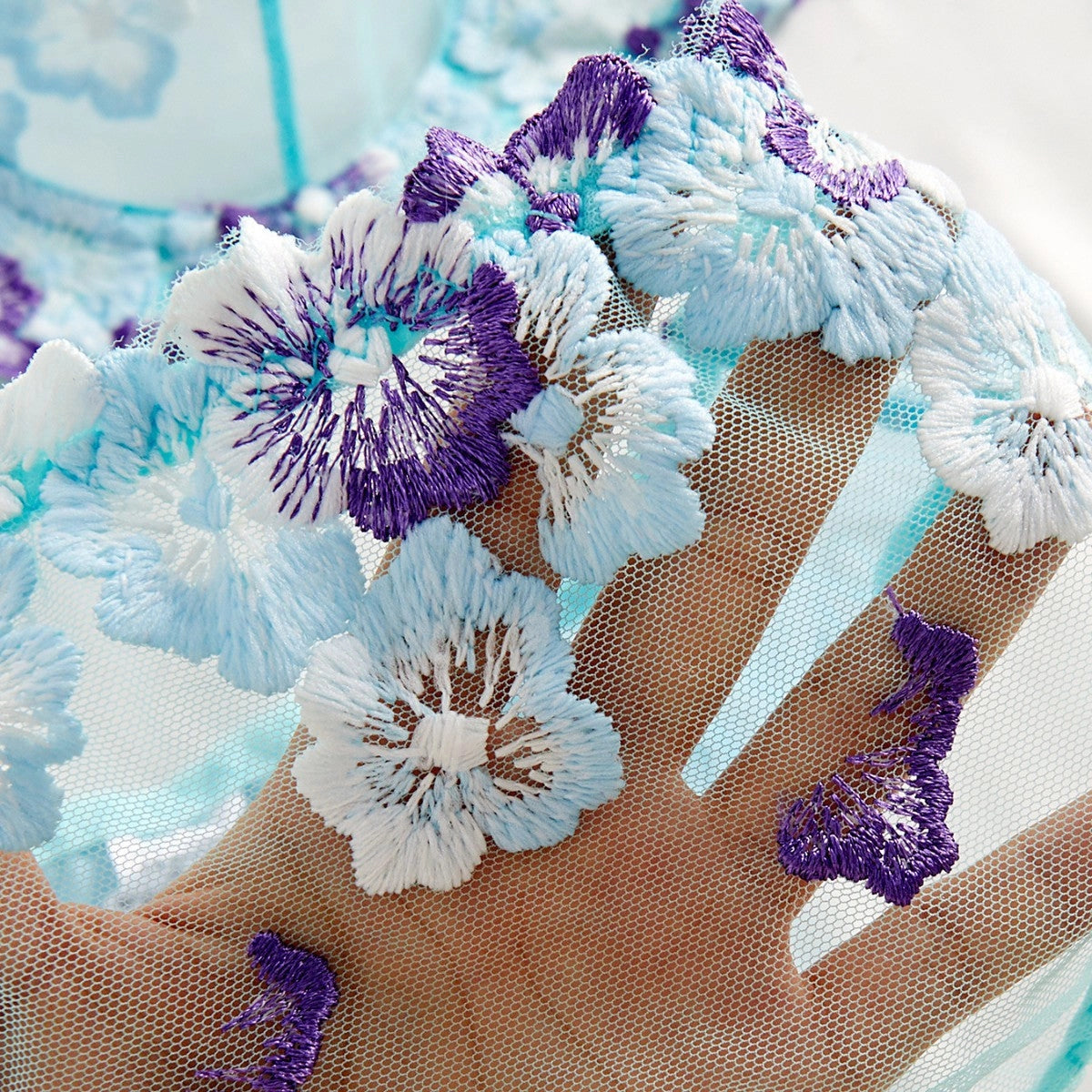 Conjunto de Tul Celeste Bordado floral