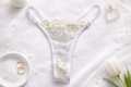Tanga de Tul Natural con Flores Doradas