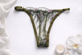 Tanga de Encaje Natural con Flores verdes